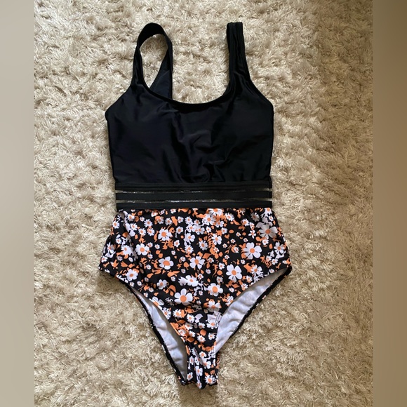 SHEIN One piece swimsuit - Picture 7 of 10